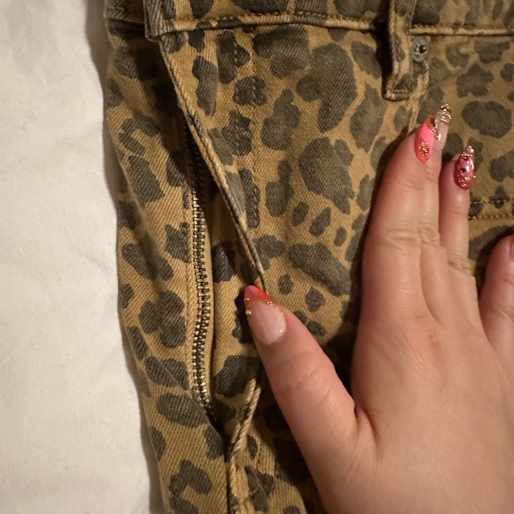 American Eagle Outfitters Leopard Print Straight Leg Jeans - Picture 7 of 9